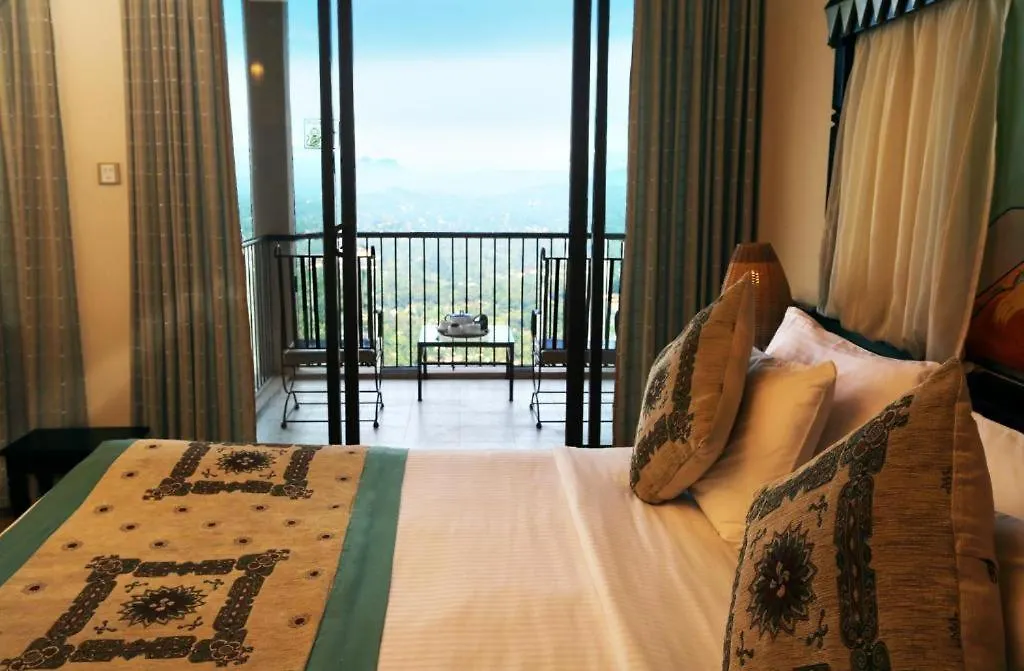 Mount Randholee Resorts & Spa Κάντι 4*,